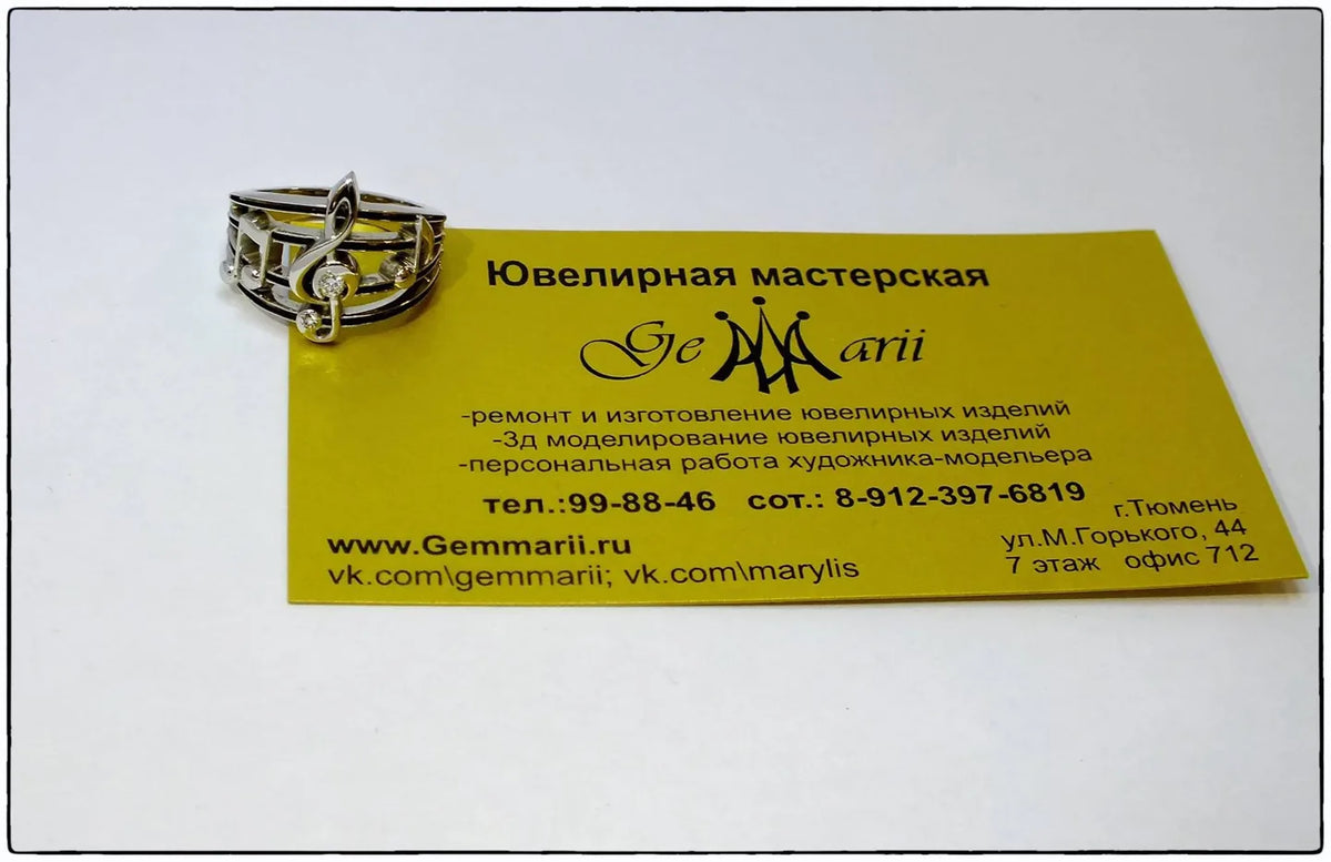 Bred ring med ornamenter — en anden vinkel