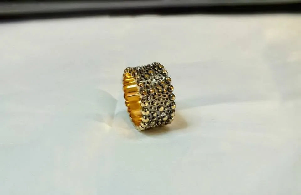 Bred ring med tæt struktur — en anden vinkel