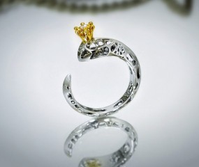 Guldring "Kronen" med en diamant