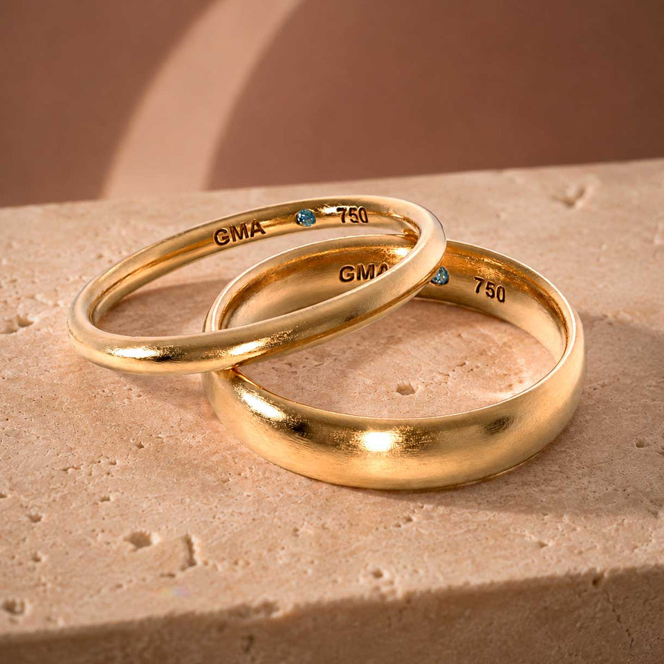 Allianceringe og rækkeringe i 18 kt guld med diamanter