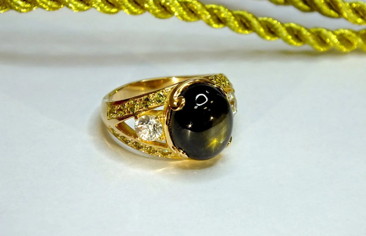 Ring med sort oval sten