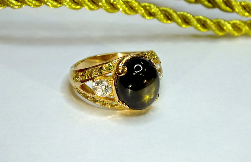 Ring med sort oval sten