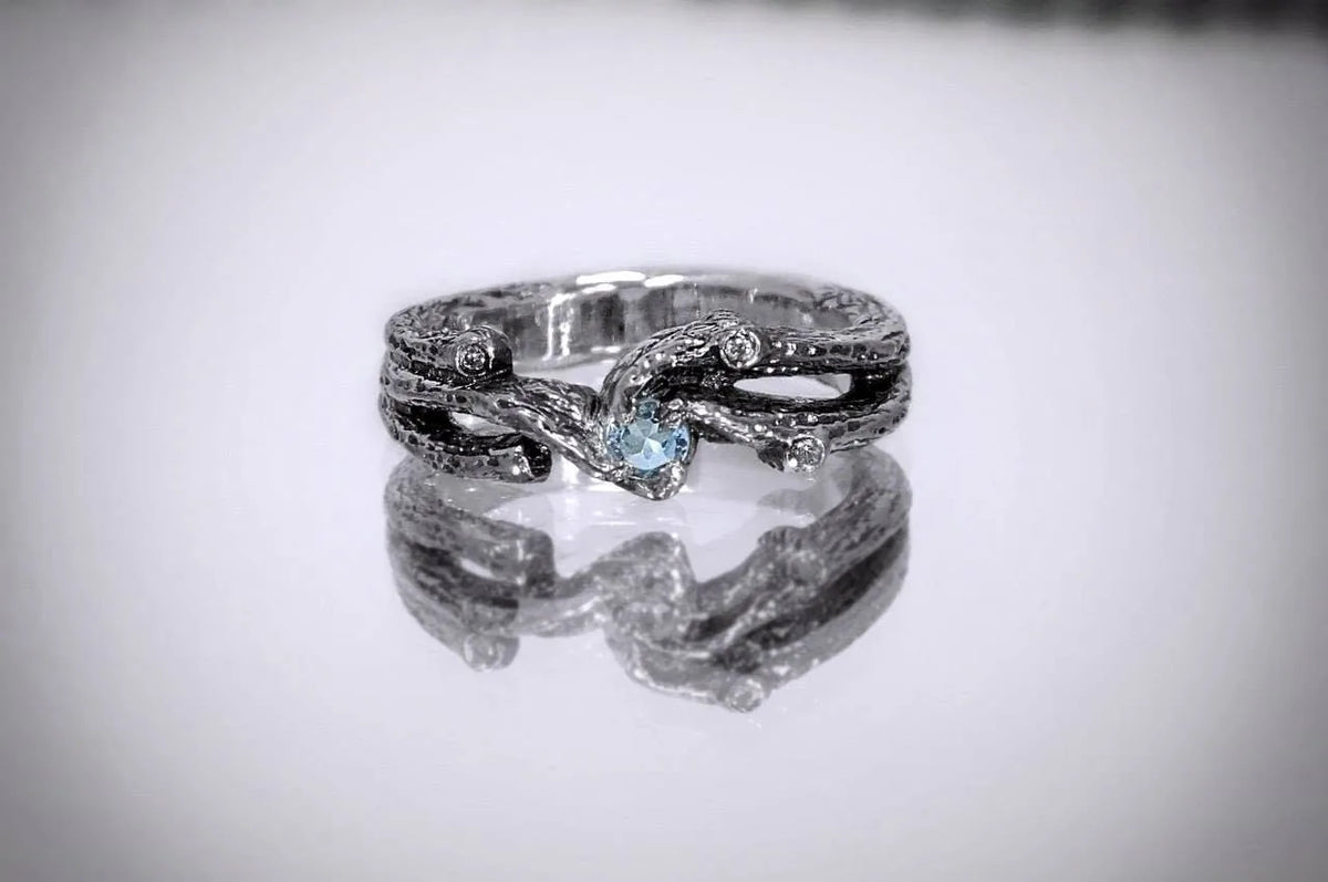 Ring med to snoede former