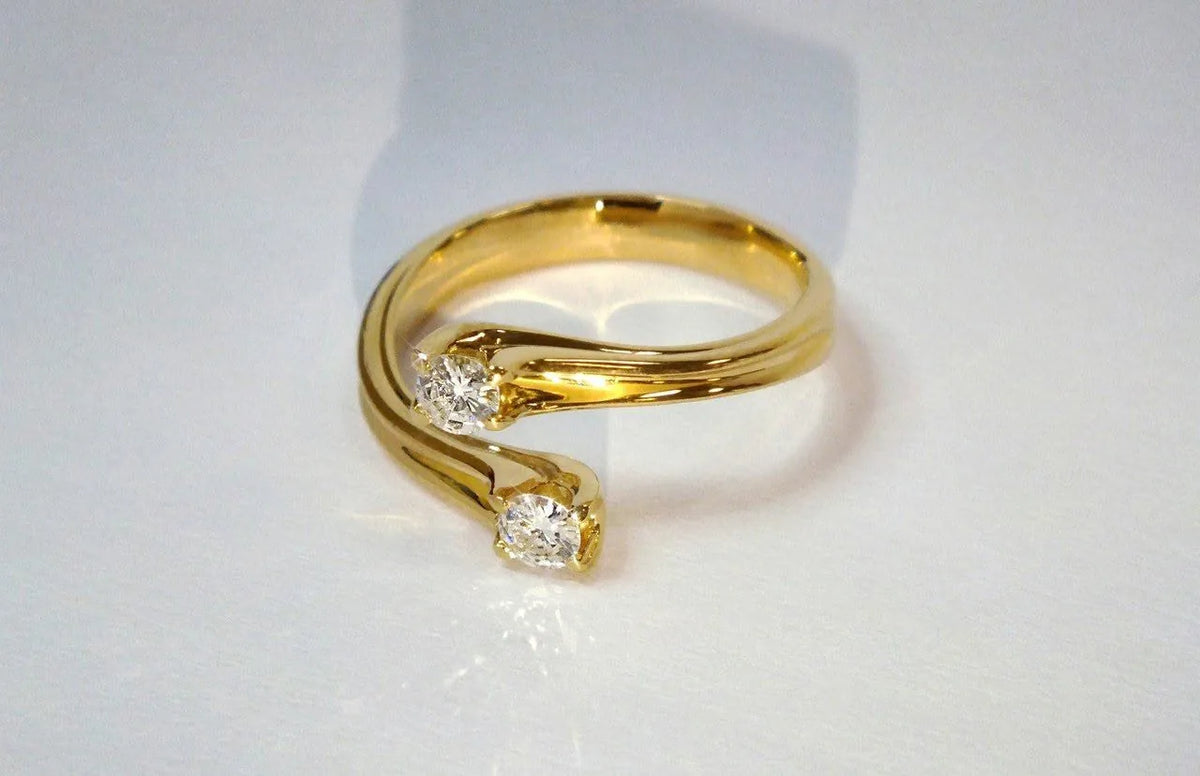 Åben ring med lyse sten — 1