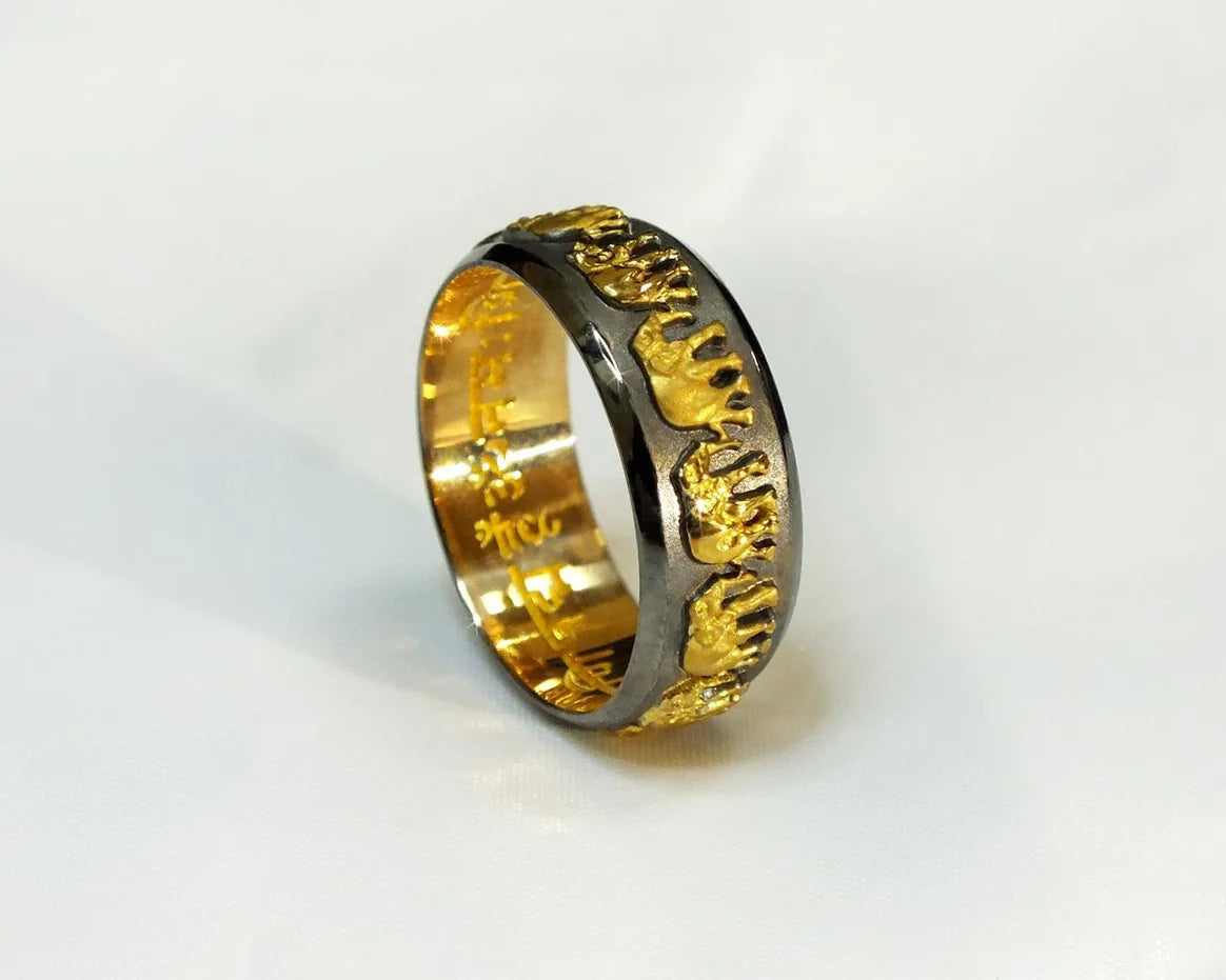 Bred ring med mørkt mønster — 1