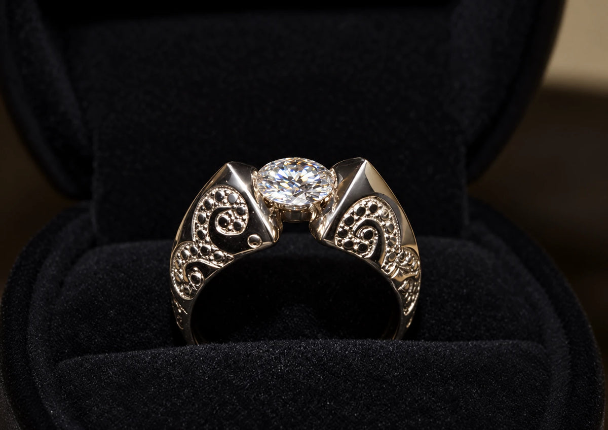 Ring med lys sten og filigran