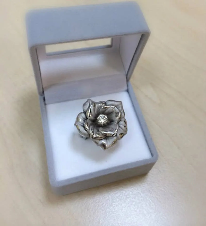 Ring med blomstermotiv