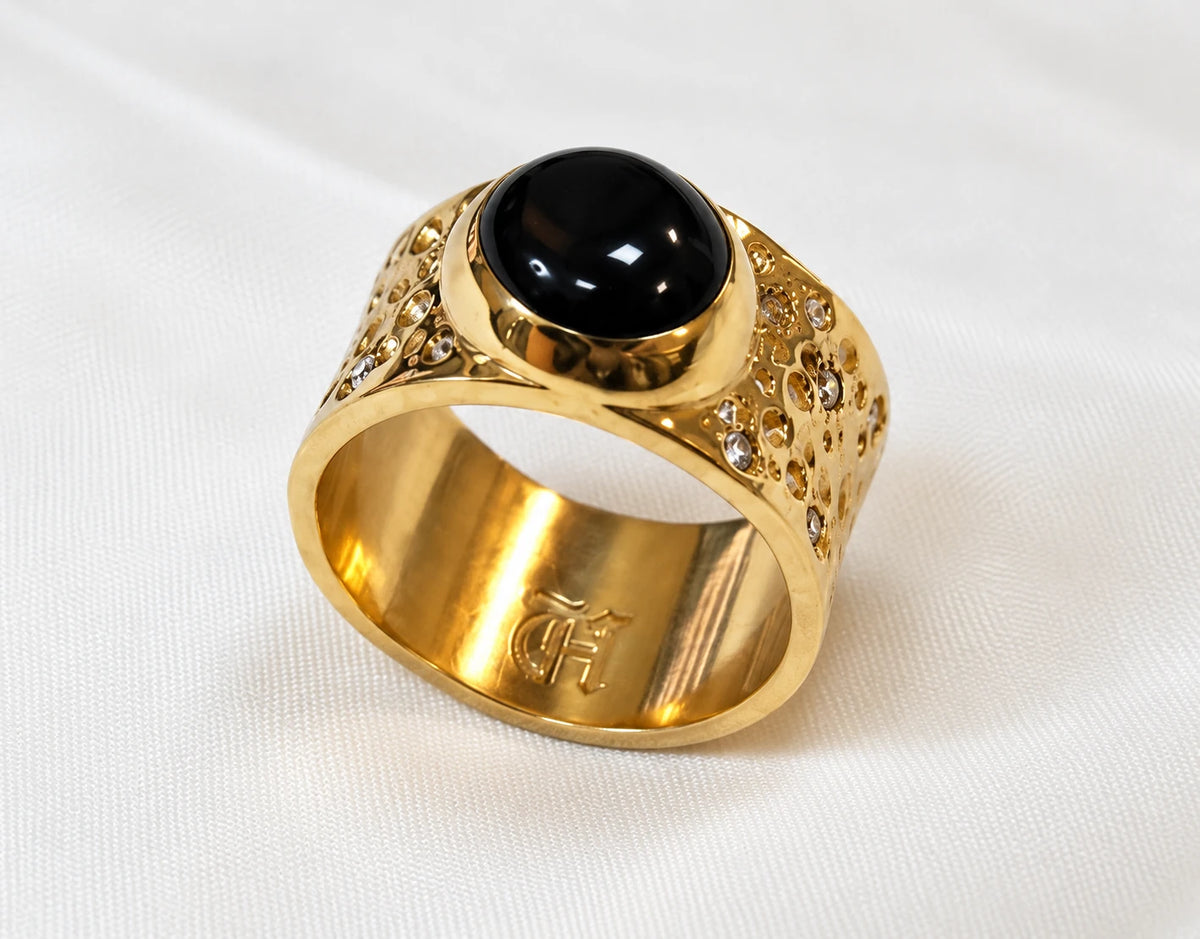 Bred ring med mørk sten — 1