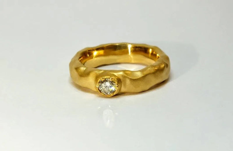 Ring med en organisk form