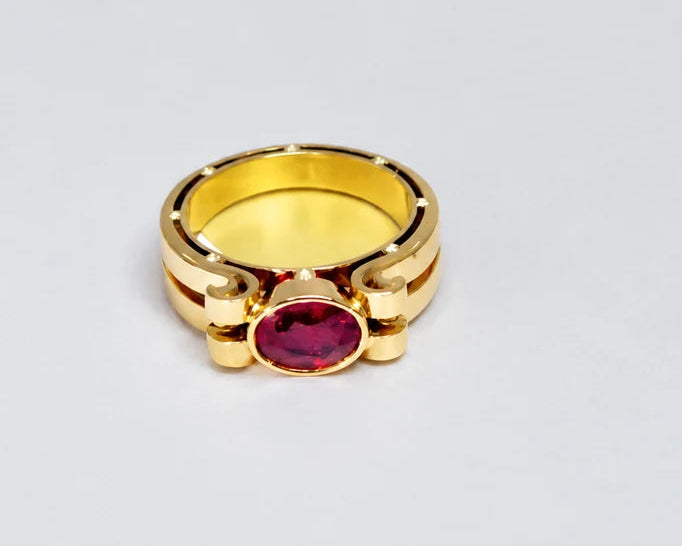 Ring med rund rosa sten