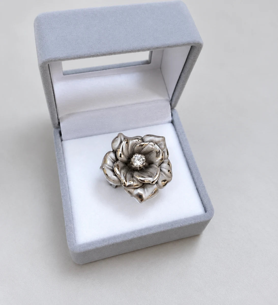 Ring med blomstermotiv