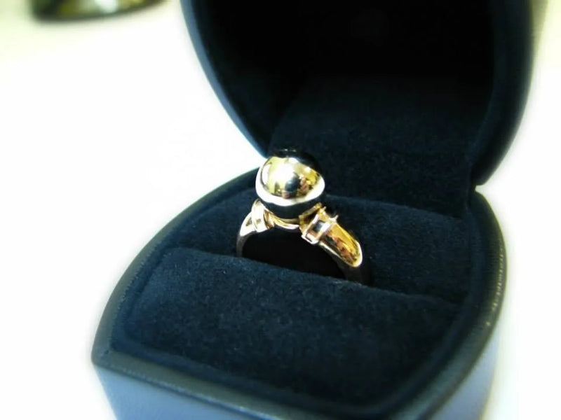 Ring med rund sten