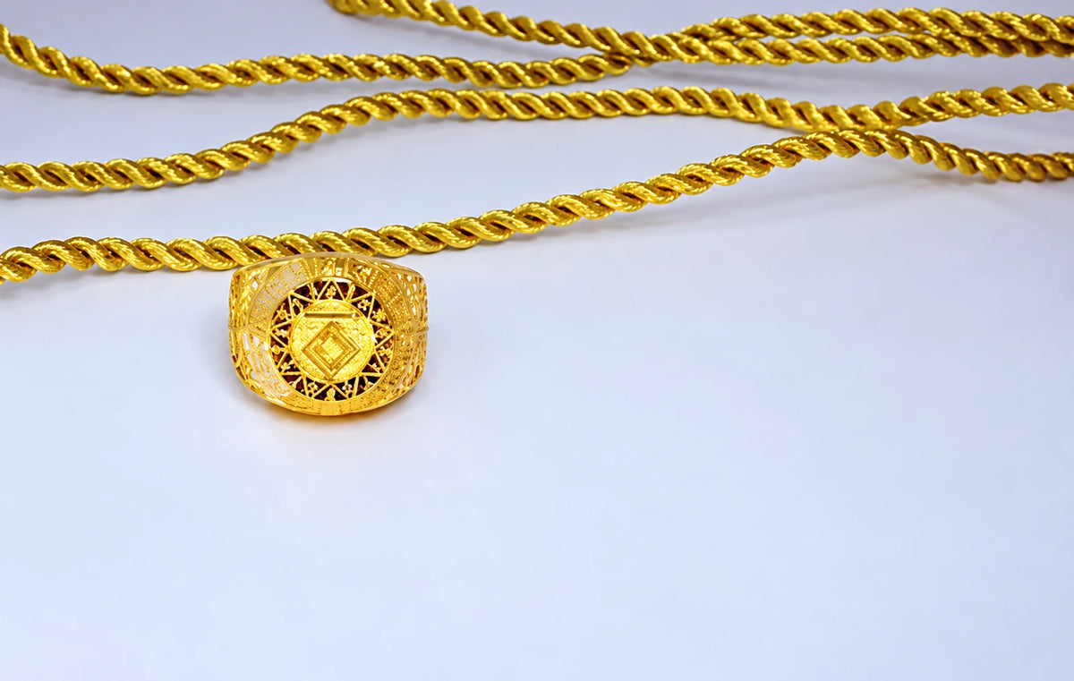 Ring med rundt geometrisk ornament