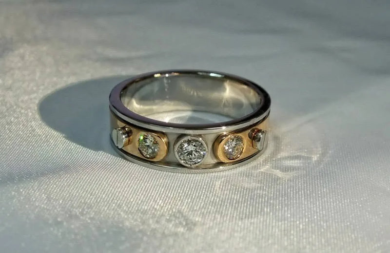 Bred ring med runde sten